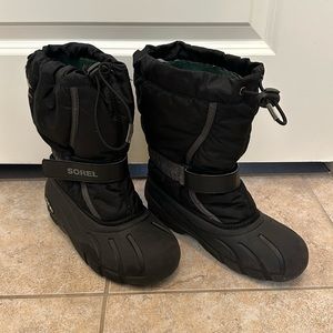 Boys Sorel Snow Boots Size 4 (US)
